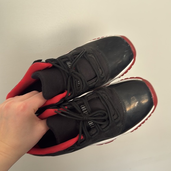 Jordan Bred 11 Low - Picture 2 of 4